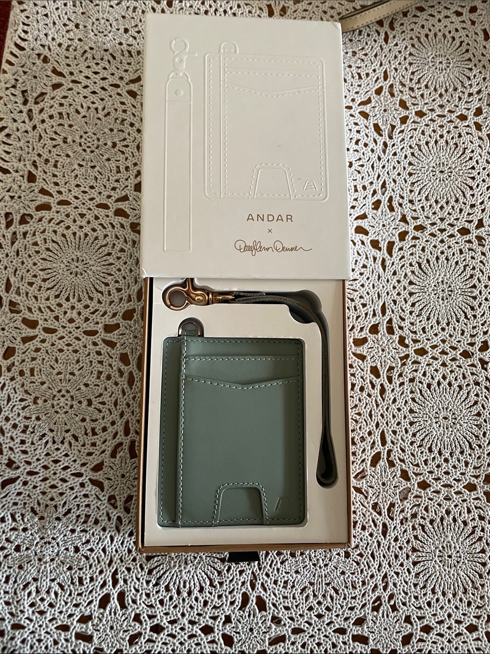 NIB ANDAR Denner Compact Wallet Wristlet x DarylAnn Denner Cove Green Leather